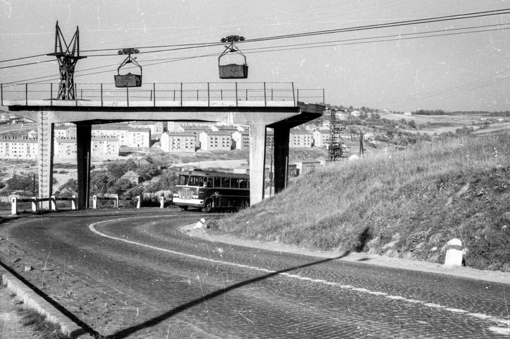 Drótkötélpálya és mentőhíd a Pécsi út felett 1962-ben (fotó: Fortepan/Magyar Pál)