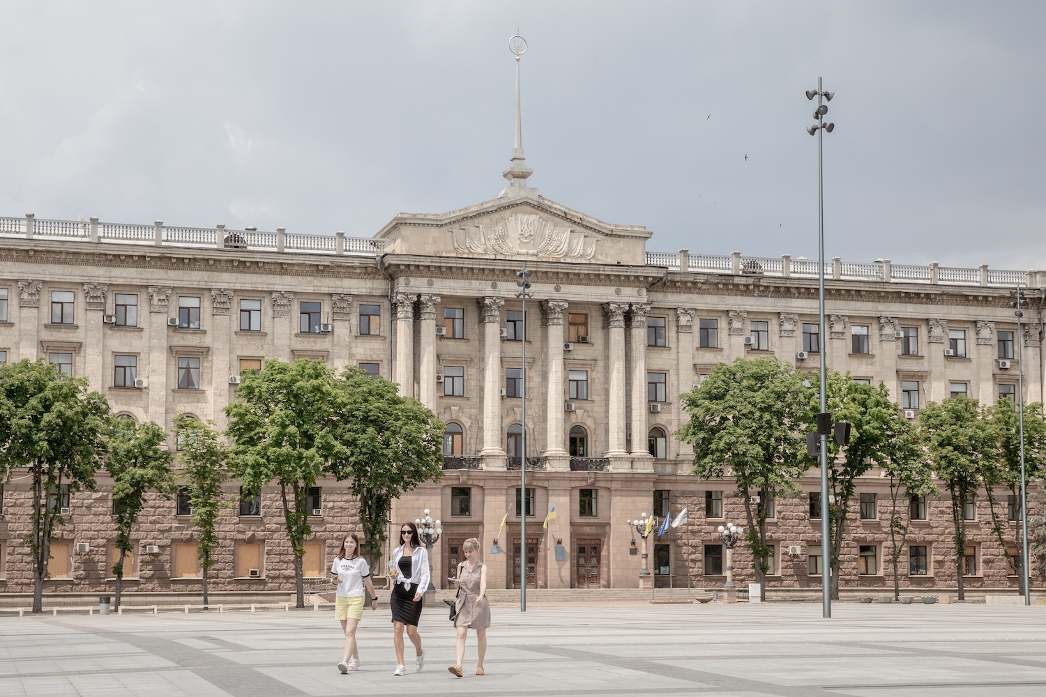 Főtér városházával