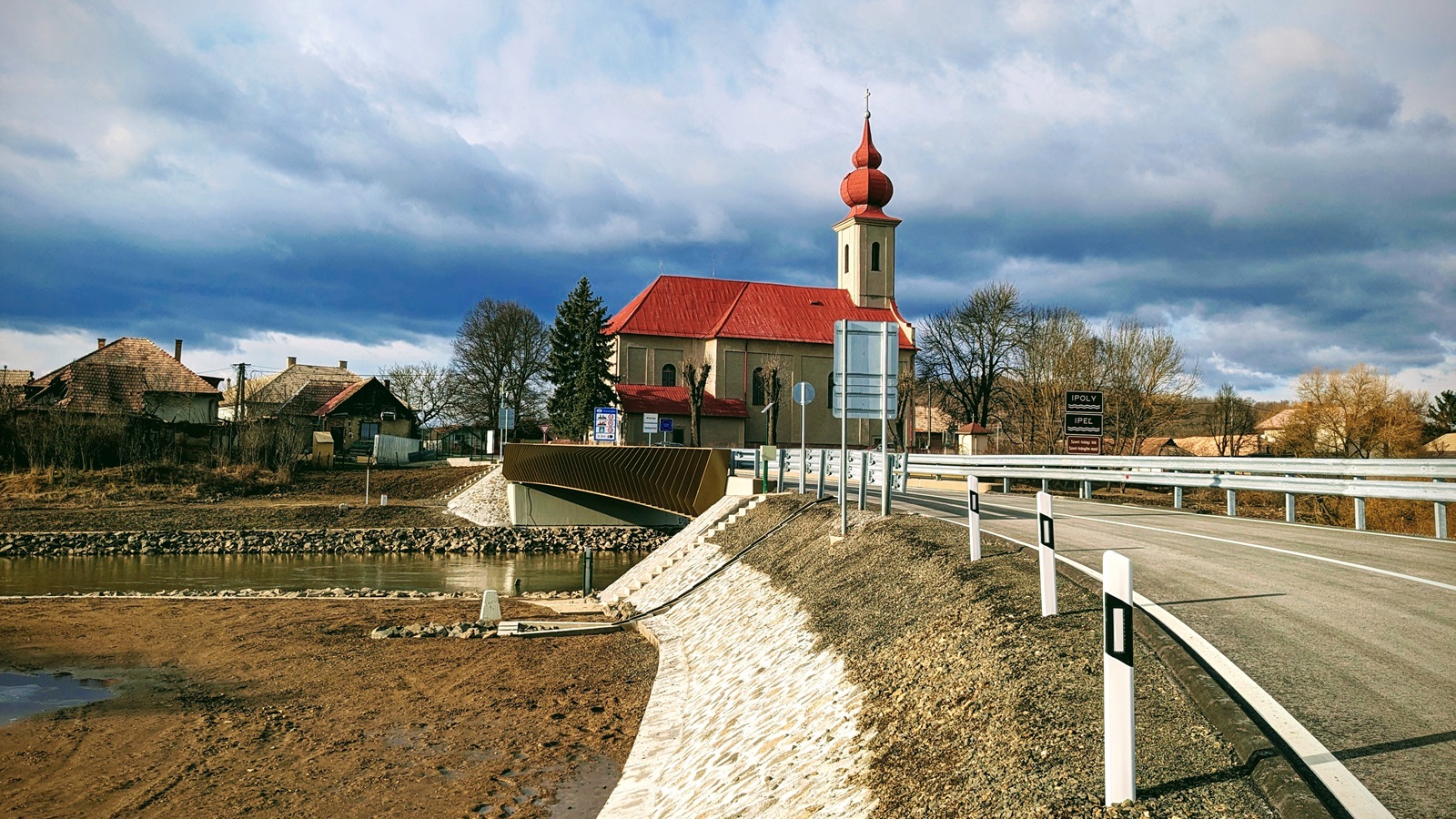 www.valaszonline.hu
