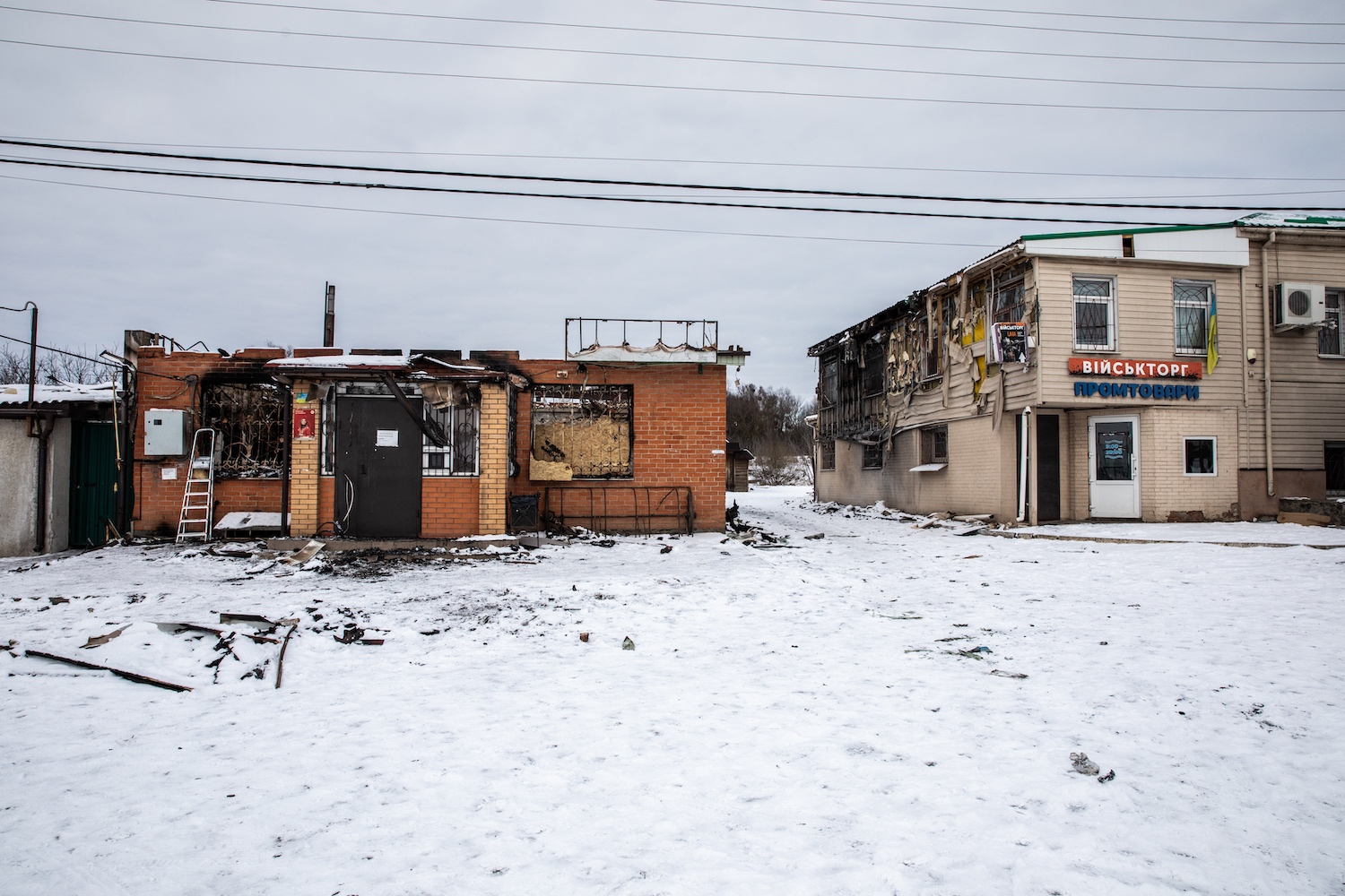Faluközpont a front felé (fotók: Válasz Online/Vörös Szabolcs)
