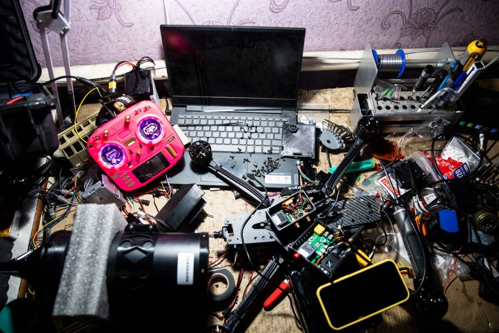 A drónkalibráló asztal